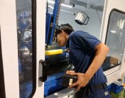 本社工場に湿式研磨機を導入